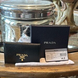 New With Out Tag Prada  Nero Saffiano Leather Card Holder